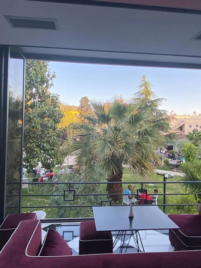 Garden Boutique Hotel Elbasan 4*,